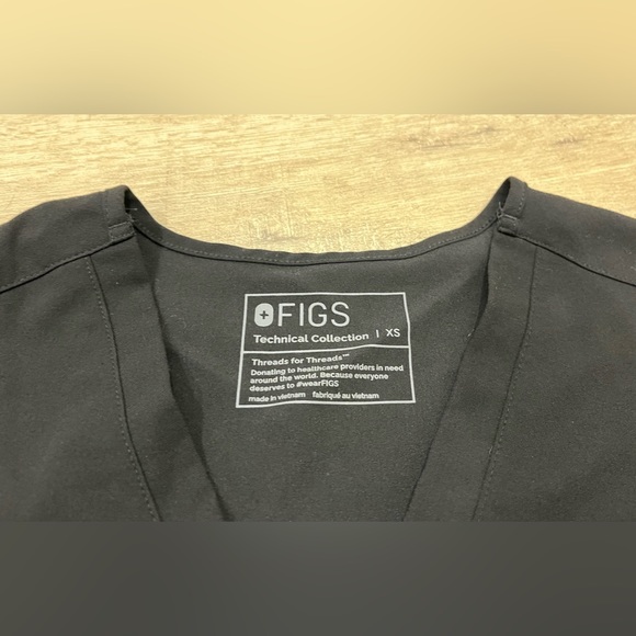 Figs Casma™ Three-Pocket Scrub Top - Picture 6 of 8